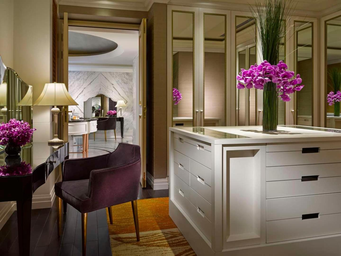 Dusit Thani Abu Dhabi Exterior photo A walk-in closet