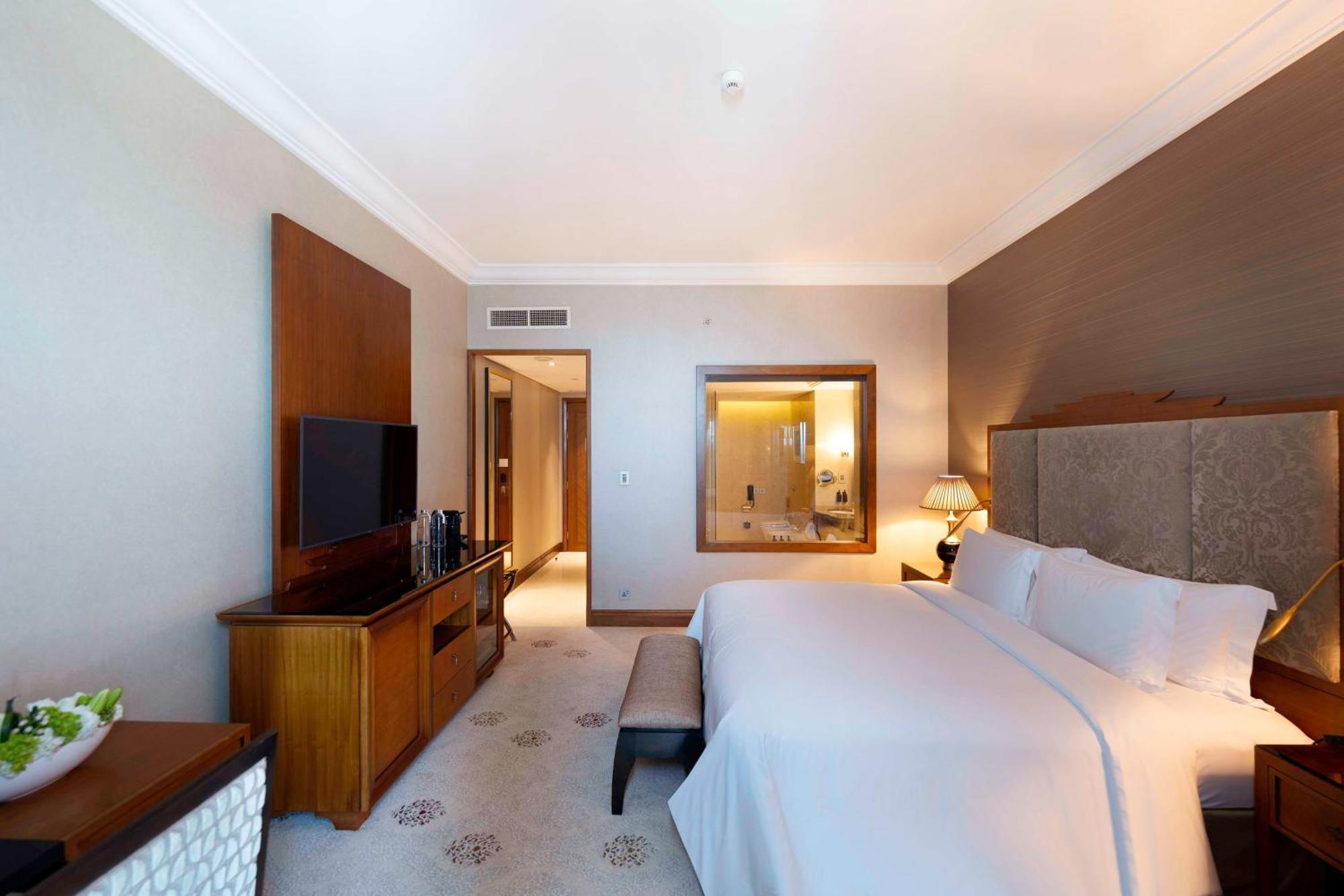 Dusit Thani Abu Dhabi Exterior photo Deluxe Room