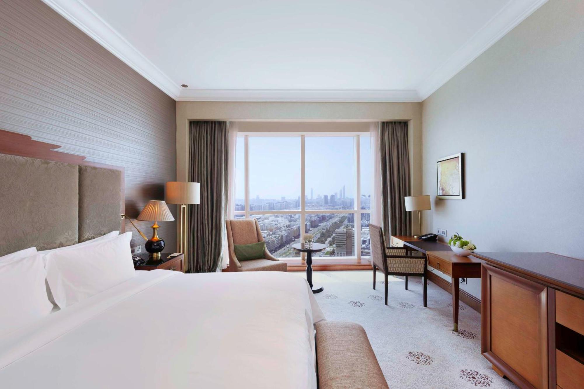 Dusit Thani Abu Dhabi Exterior photo A guest room at the hotel