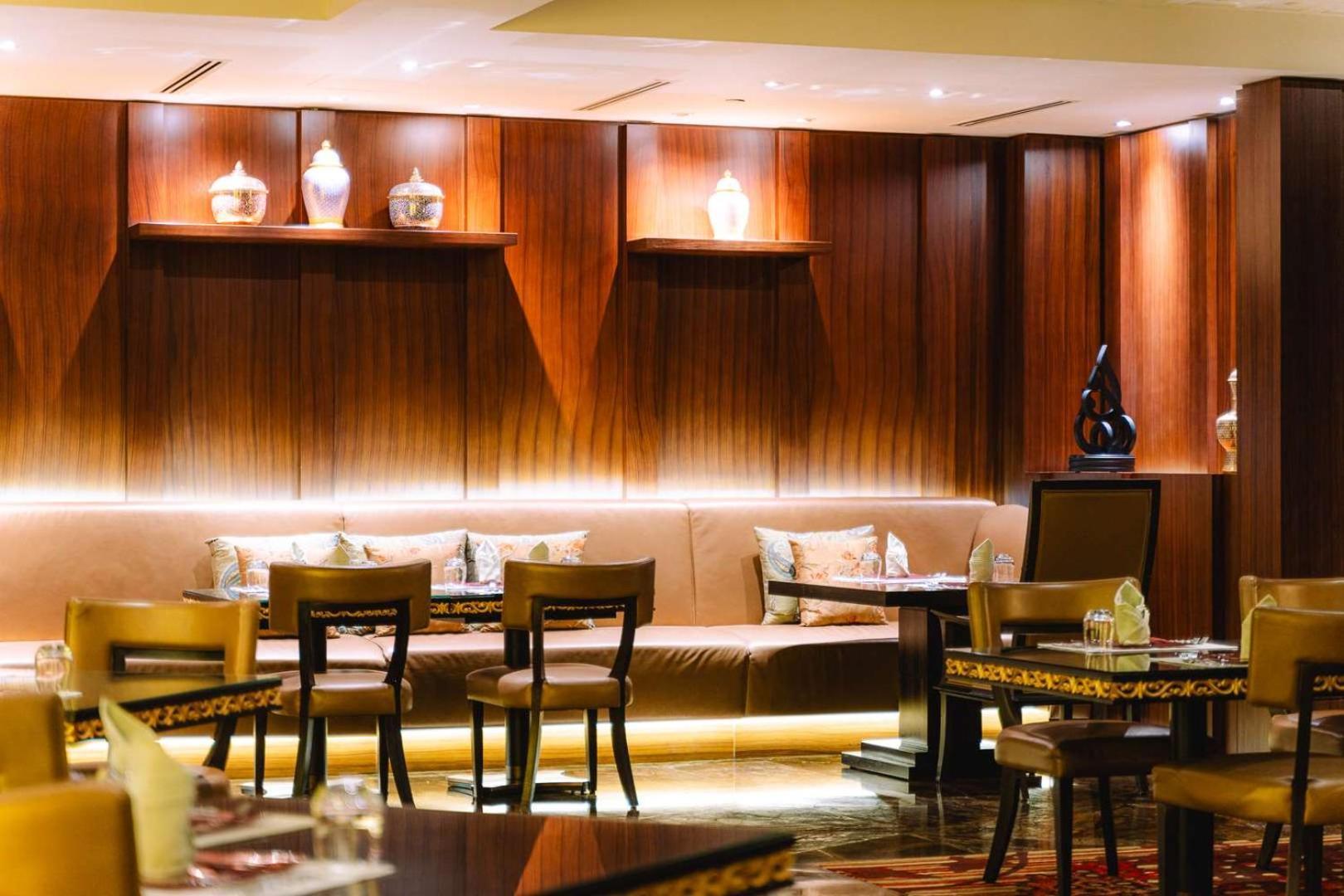 Dusit Thani Abu Dhabi Exterior photo The interior of the restaurant