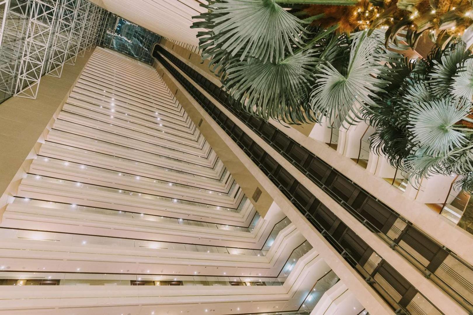 Dusit Thani Abu Dhabi Exterior photo The staircase