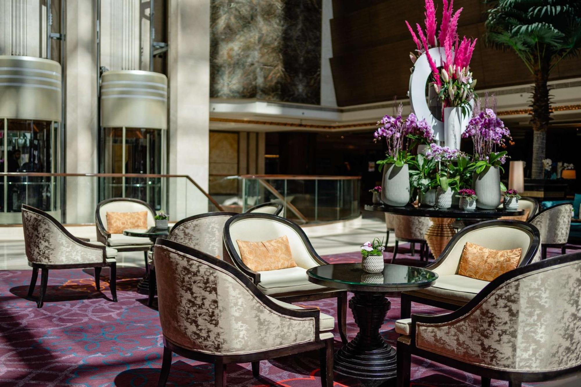 Dusit Thani Abu Dhabi Exterior photo The lobby